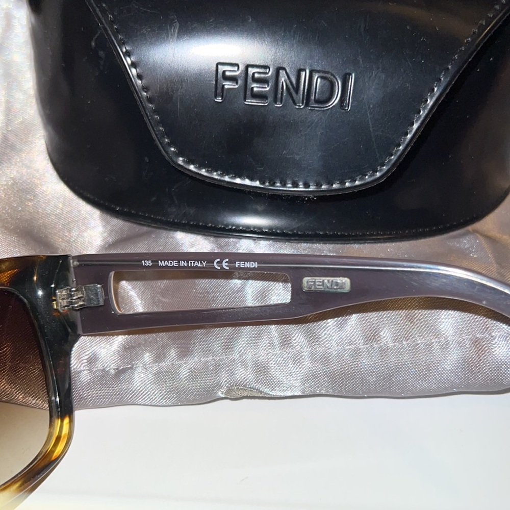 FENDI - Picture 3 of 3